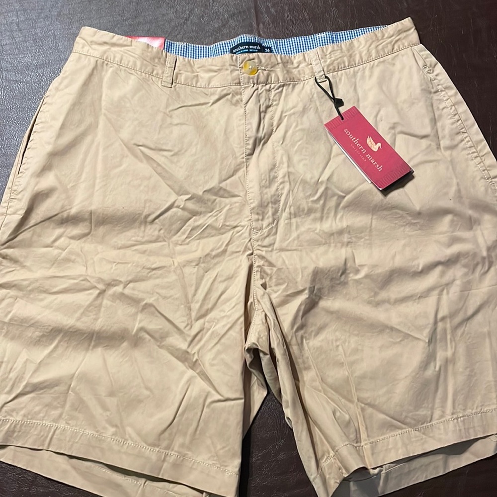 Men’s khaki shorts